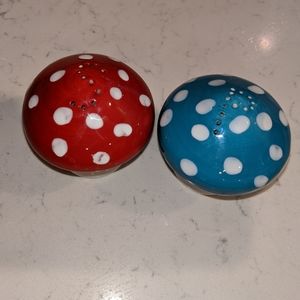 Dining - Mushroom salt and pepper shakers Dining - Mushroom salt and pepper shakers